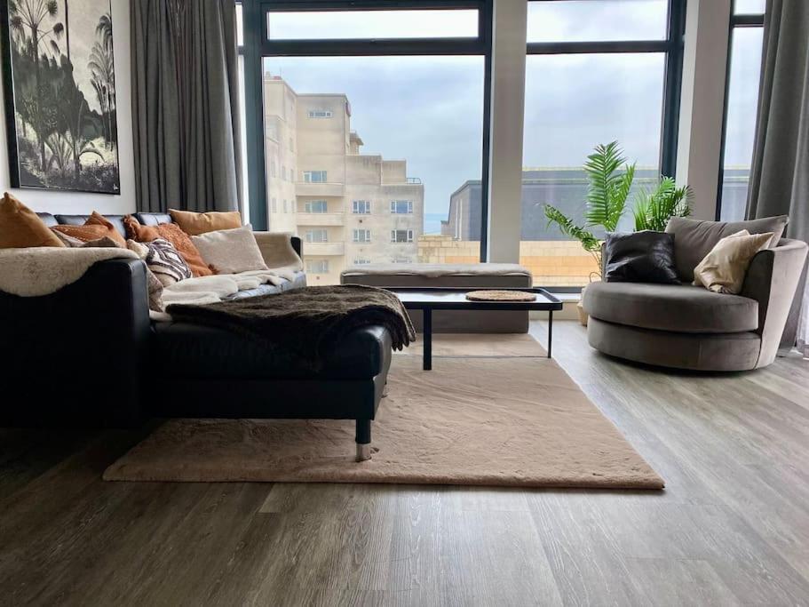 The Pad By The Penthouse With Sunset And Views Apartment *